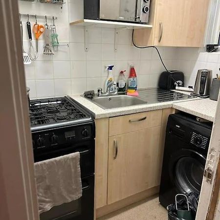 Small Studio Apartment - Quick Access To All Of London Exterior photo