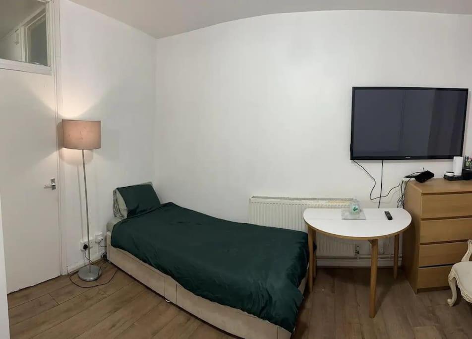 Small Studio Apartment - Quick Access To All Of London Exterior photo