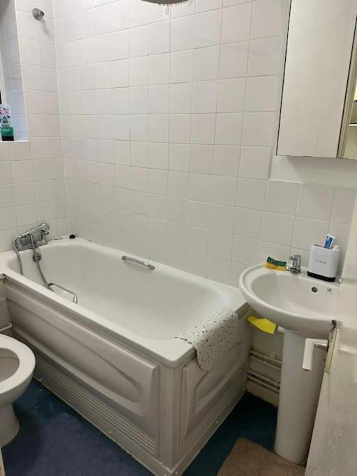 Small Studio Apartment - Quick Access To All Of London Exterior photo